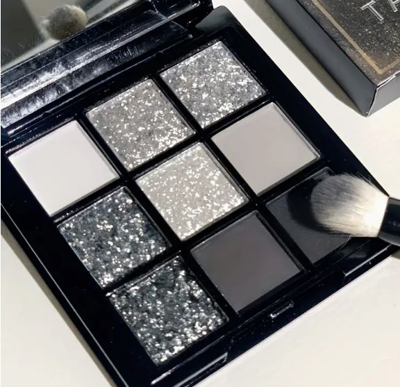 BLACK SWAN COLOR EYESHADOW GLITTER