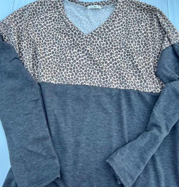 WILD GREY LEOPARD LONG SLEEVE TOP