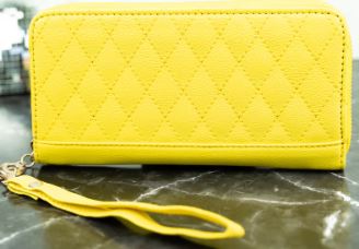 TAYTUM UILTED WRISTLET WALLET